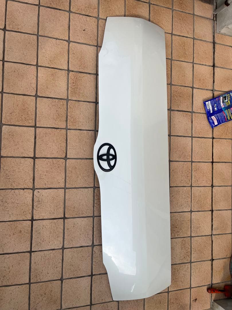 トヨタ ハイエースボンネット