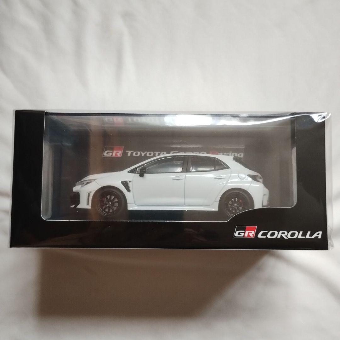 GRカローラ 1/30 ミニカー　ダイキャスト　プラチナホワイトパールマイカ