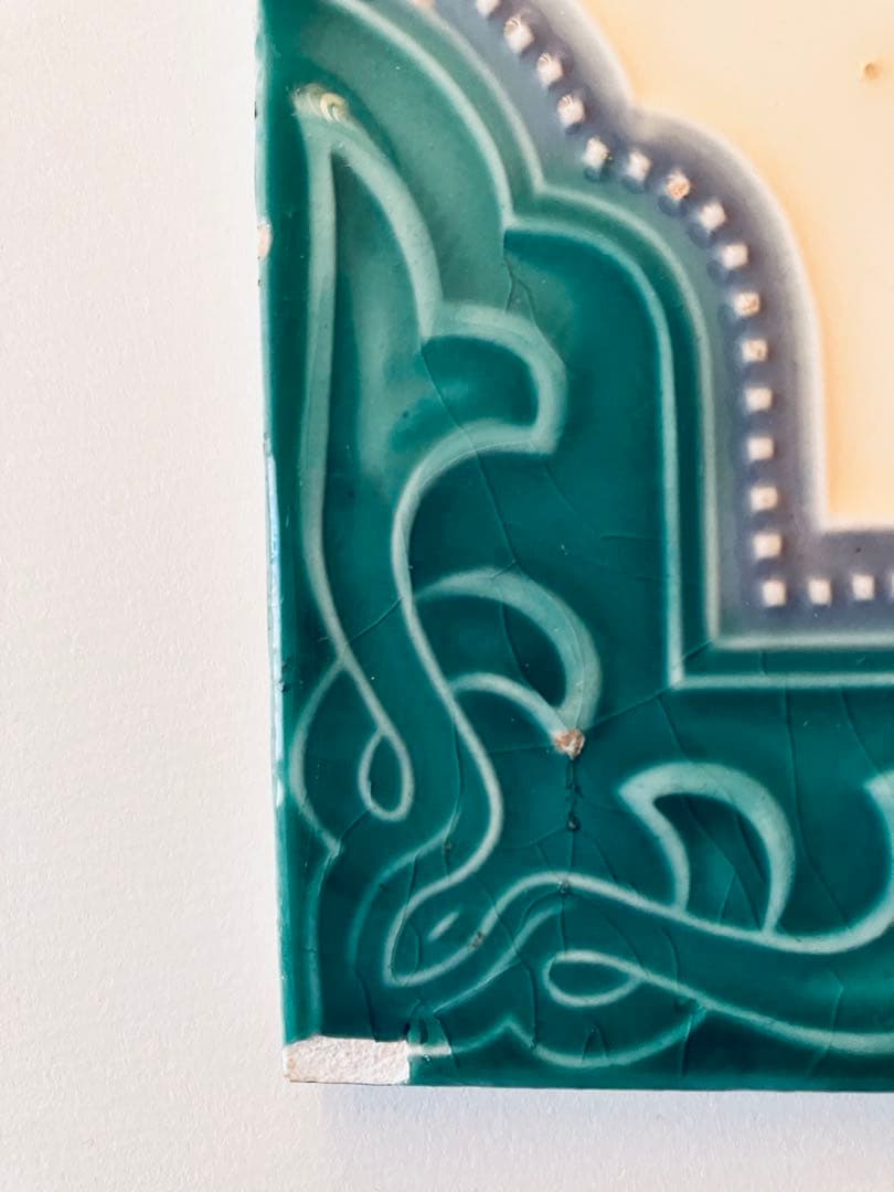 【マジョリカタイル】バラの花柄タイル　ターコイズグリーン　日本製アンティーク