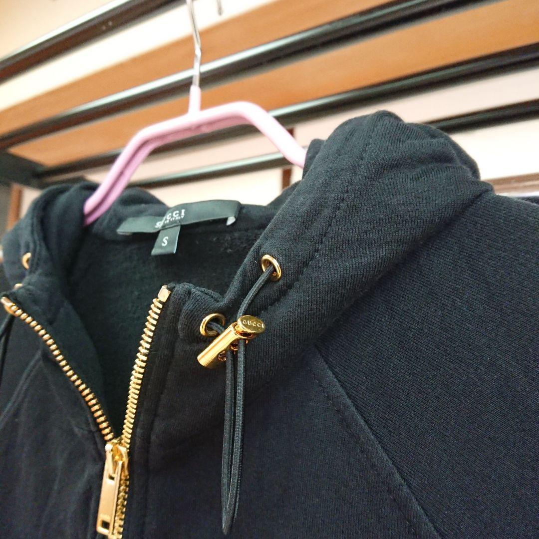 パーカーなんですけど