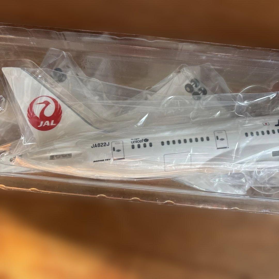 [新品]Boeing 787-8 日本航空 1:200 おまけ　シール付き