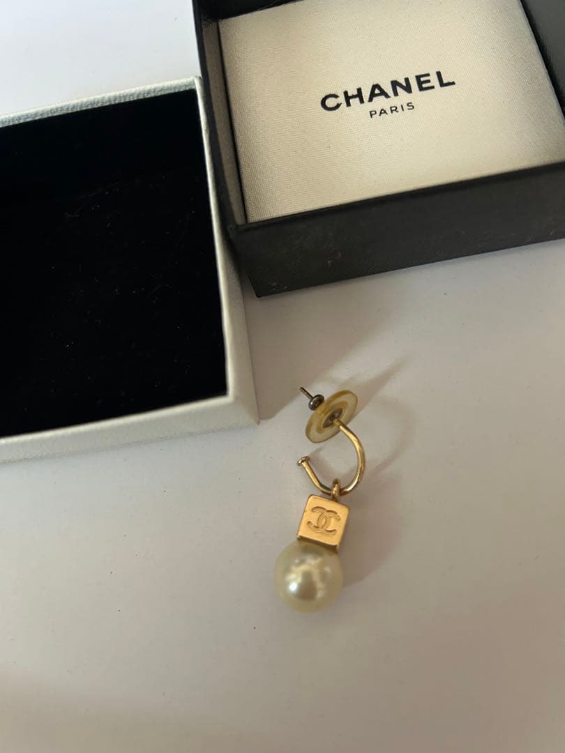CHANEL ゴールドパール付きピアス(片耳用)