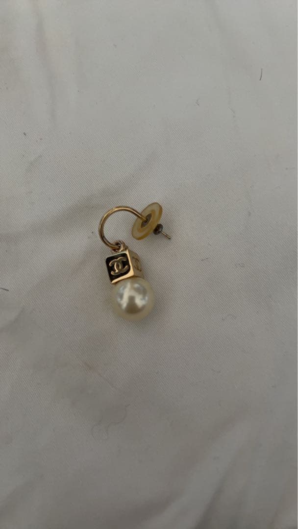 CHANEL ゴールドパール付きピアス(片耳用)