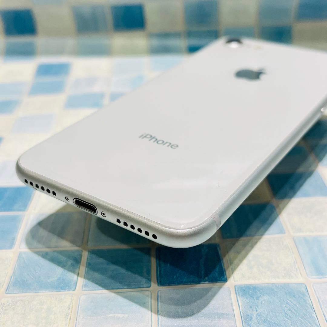 SIMフリー iPhone8 64GB シルバー 新品電池