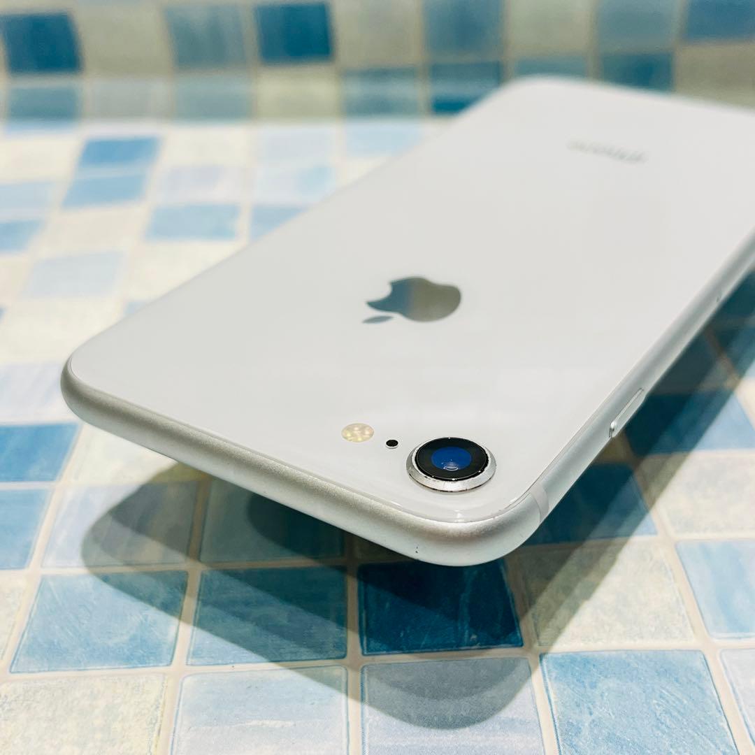 SIMフリー iPhone8 64GB シルバー 新品電池