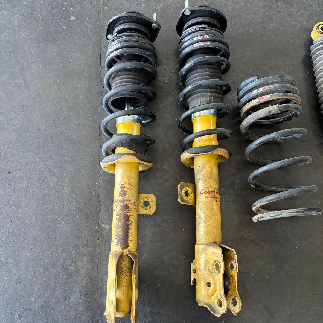 KYBカヤバ.ショックアブソーバー。RSR.Ti2000 ルーミー　タンク