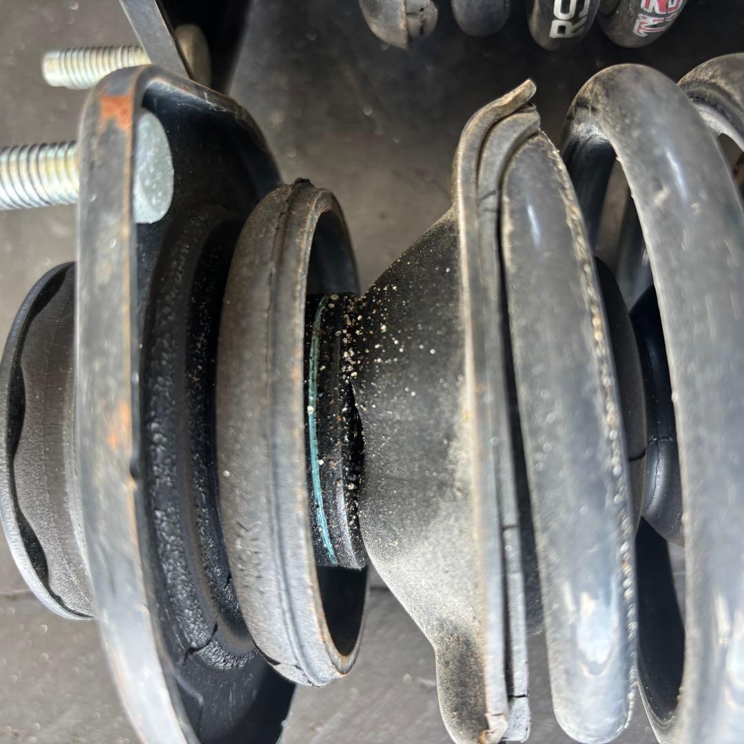 KYBカヤバ.ショックアブソーバー。RSR.Ti2000 ルーミー　タンク