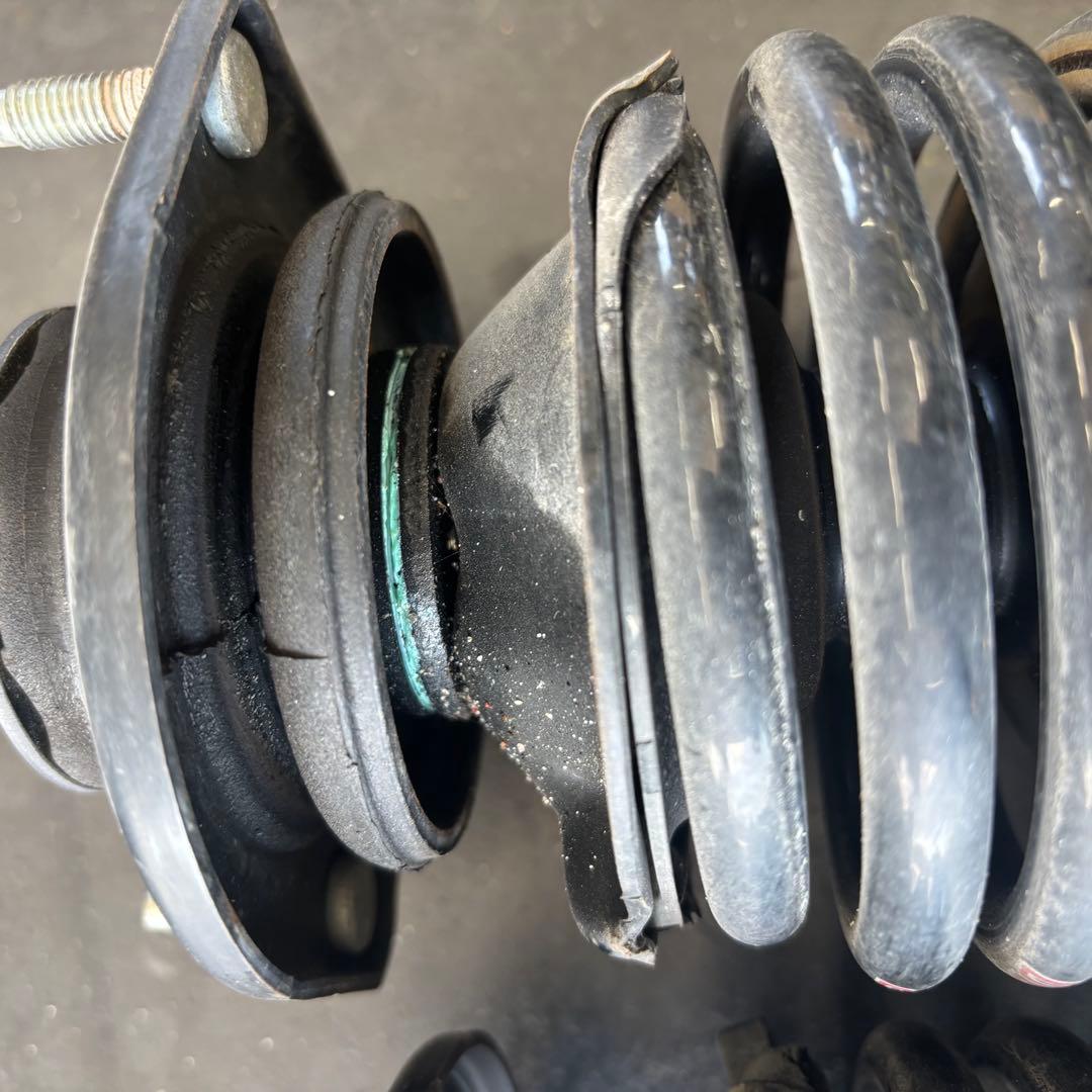 KYBカヤバ.ショックアブソーバー。RSR.Ti2000 ルーミー　タンク