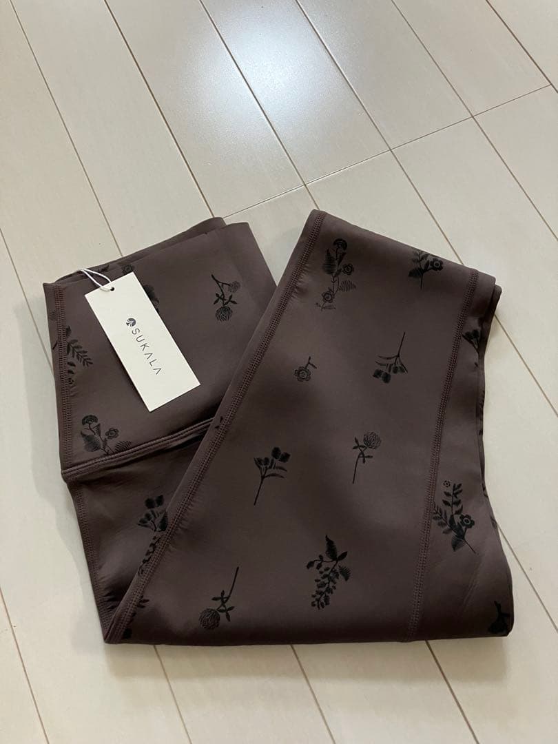 新品　スカーラ sukala ホットヨガ　ラバ　レギンス　花柄　ブラウン　S