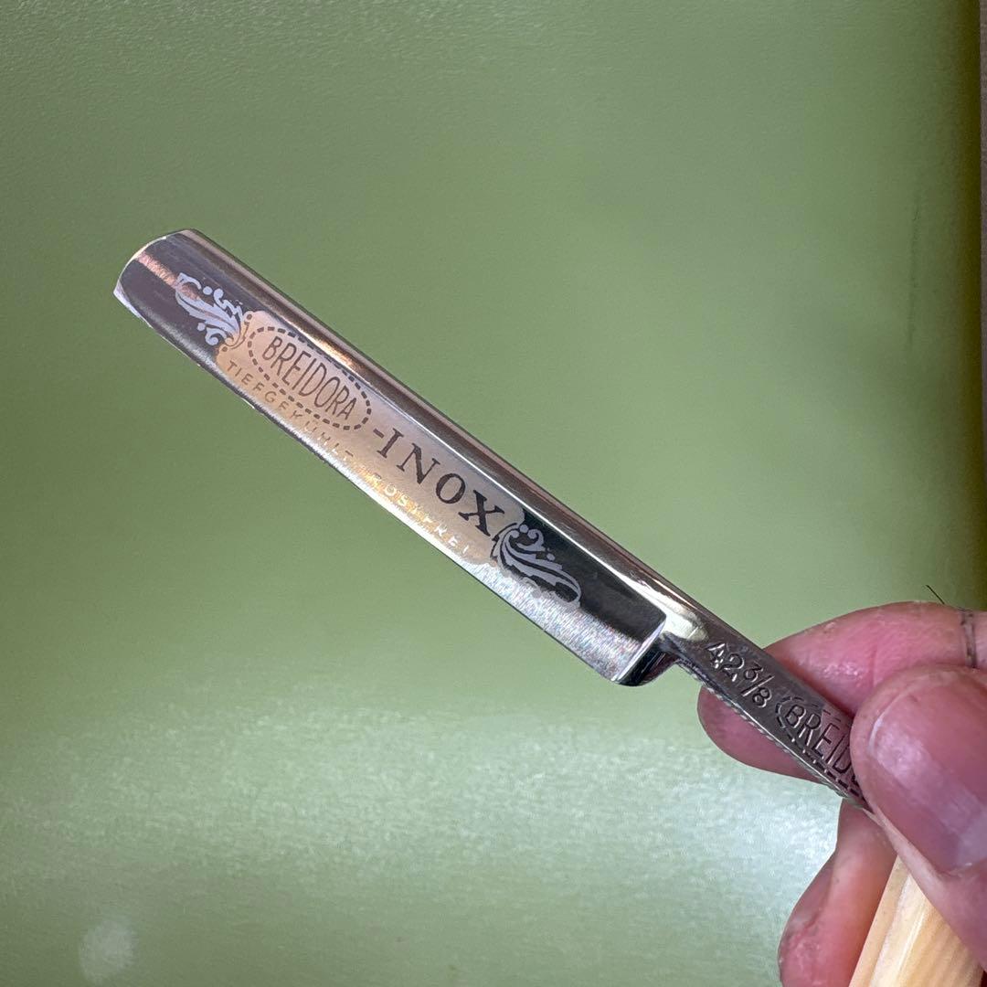 BREIDORA 1 NOX メンズ剃刀 ステンレス製 アイボリー