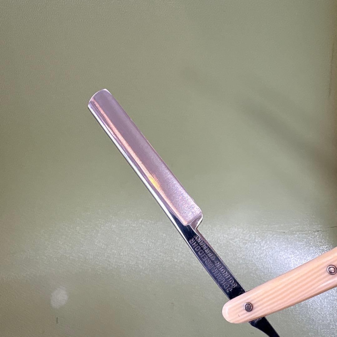 BREIDORA 1 NOX メンズ剃刀 ステンレス製 アイボリー