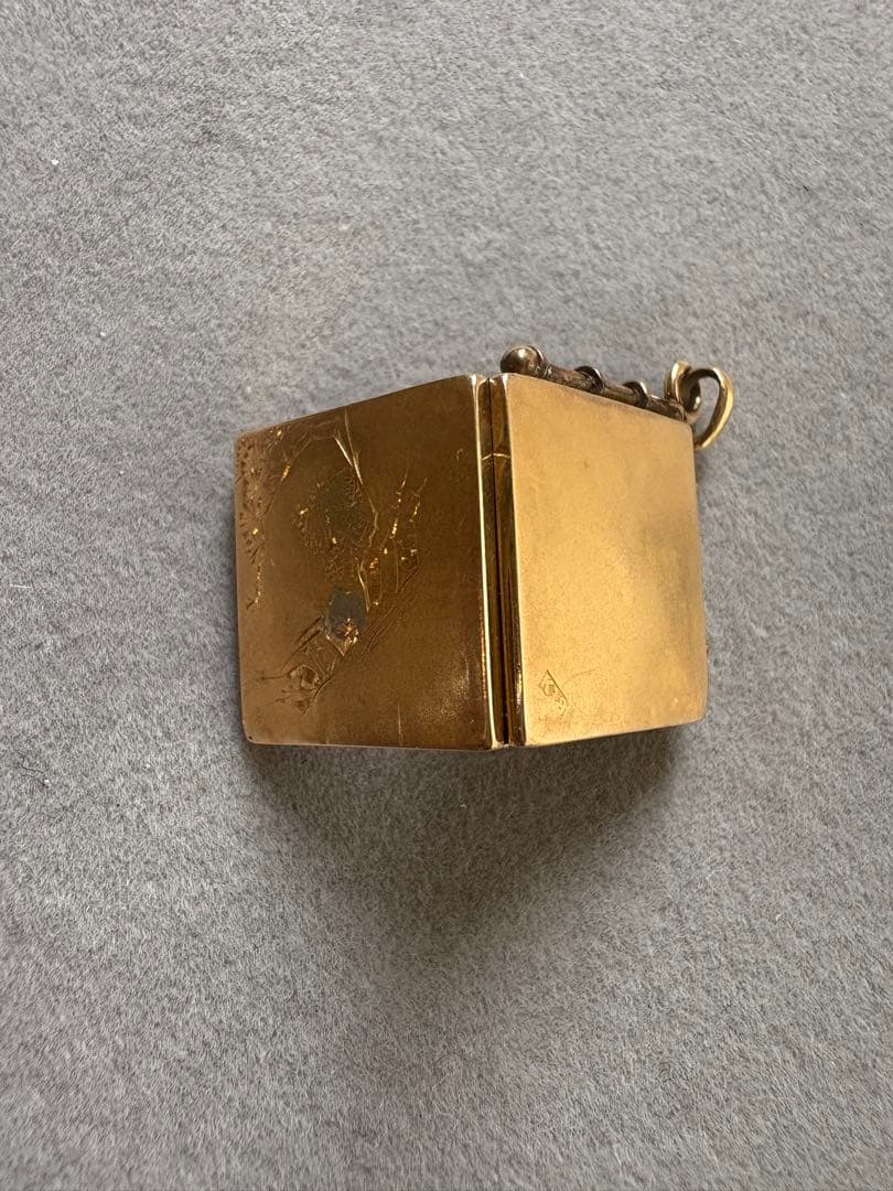 アンティーク　ヴィンテージ　K18陽刻　彫金　方位磁針　ロケット　ペンダント