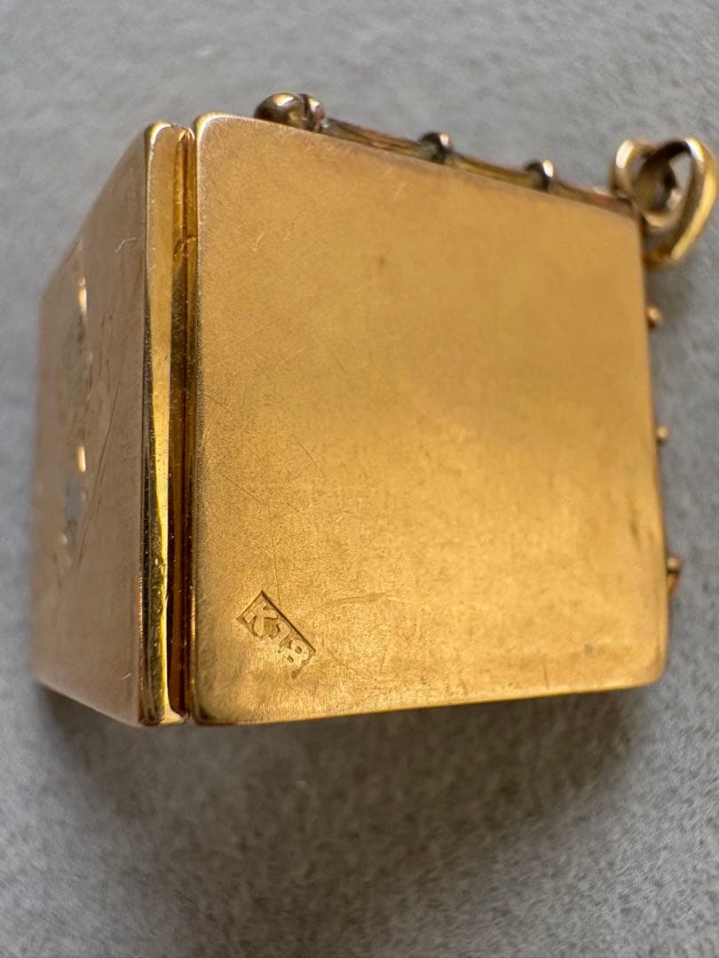 アンティーク　ヴィンテージ　K18陽刻　彫金　方位磁針　ロケット　ペンダント