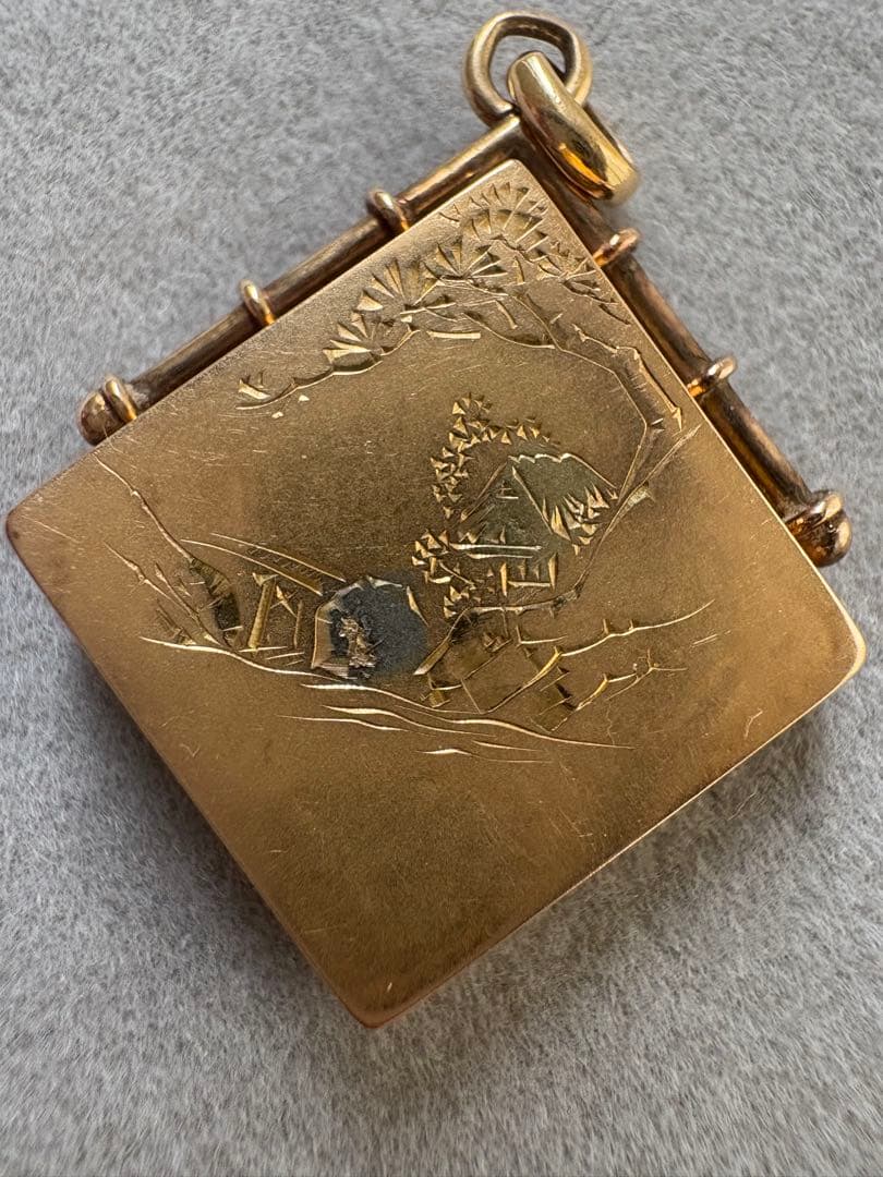 アンティーク　ヴィンテージ　K18陽刻　彫金　方位磁針　ロケット　ペンダント