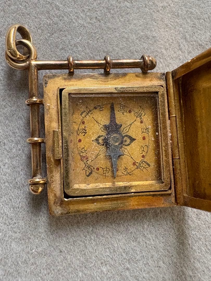 アンティーク　ヴィンテージ　K18陽刻　彫金　方位磁針　ロケット　ペンダント