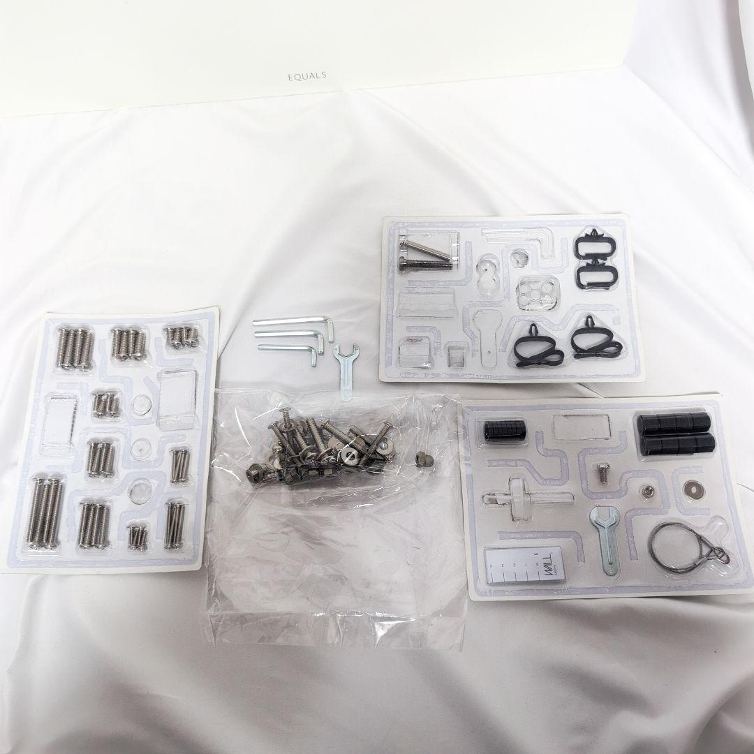 EQUALS イコールズ　テレビ台　サテンホワイト　ロータイプ　棚付き