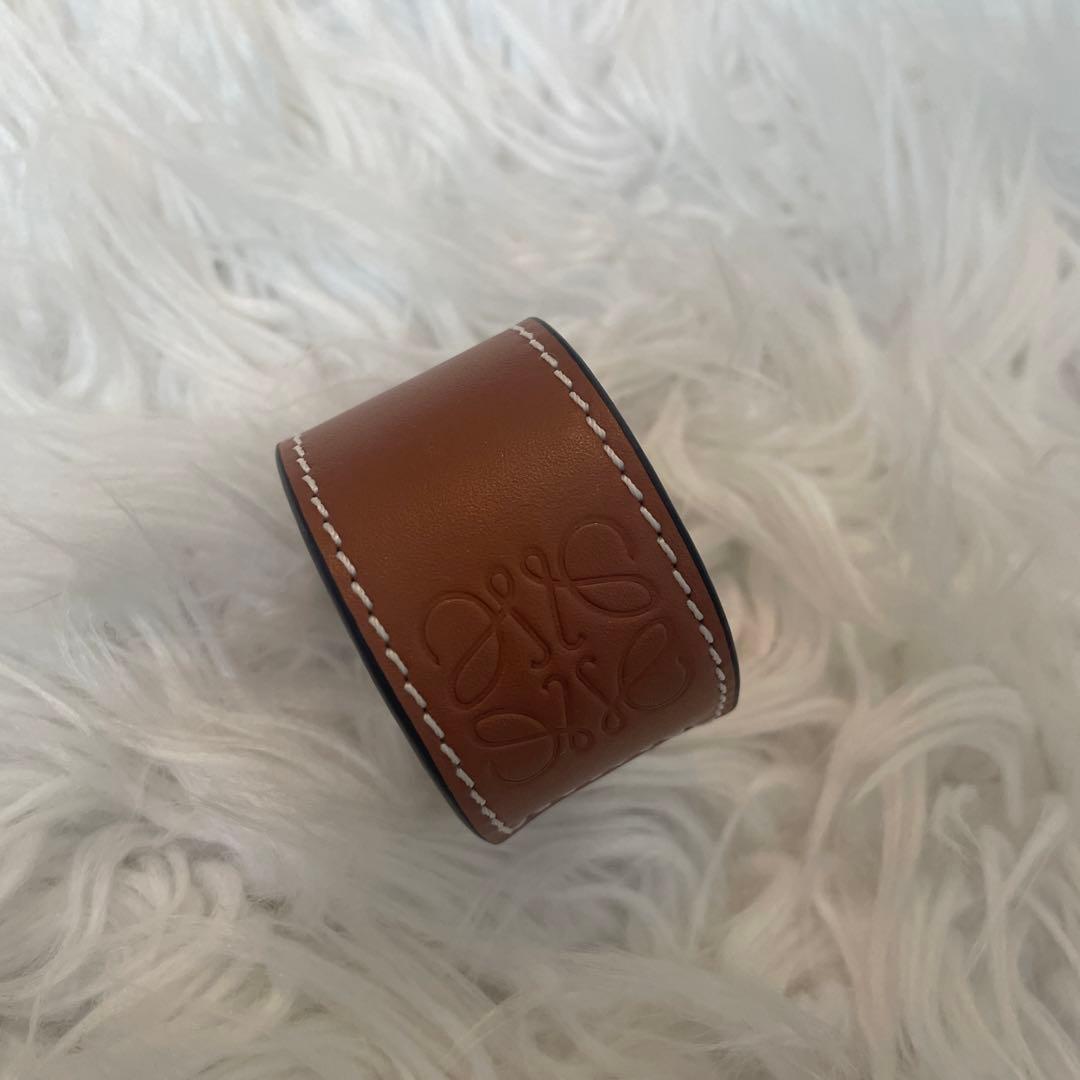 ロエベ　バングル　タン