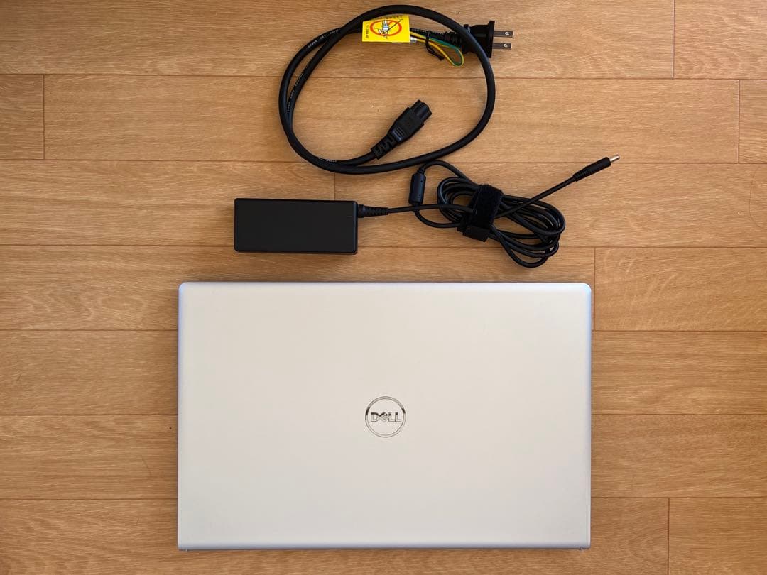 DELL Inspiron 15 3520 シルバー