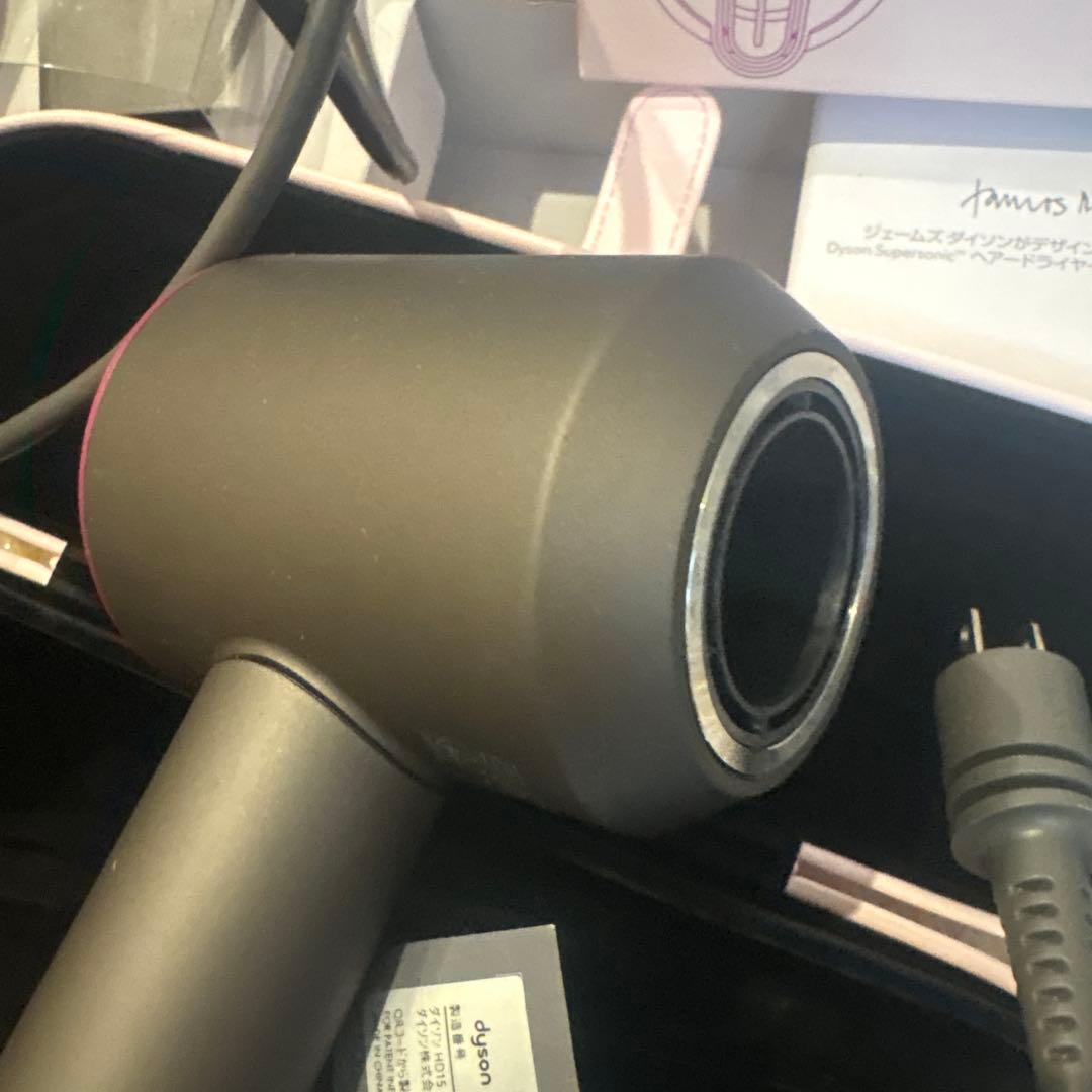 ダイソンドライヤー　箱付き