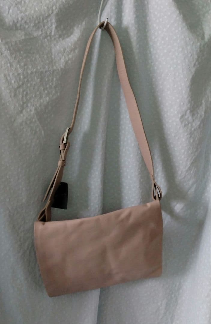 カワカワ　kawa-kawa ボディバッグ　ボディーバッグ　ベージュ