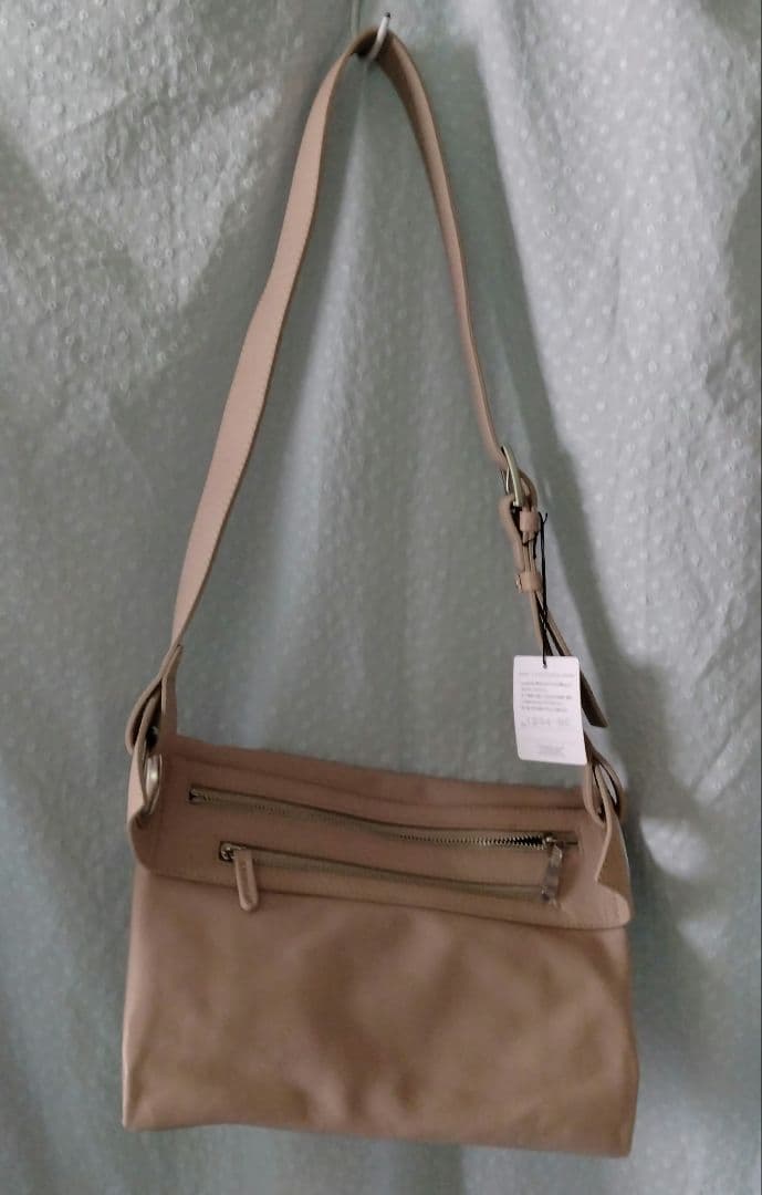 カワカワ　kawa-kawa ボディバッグ　ボディーバッグ　ベージュ