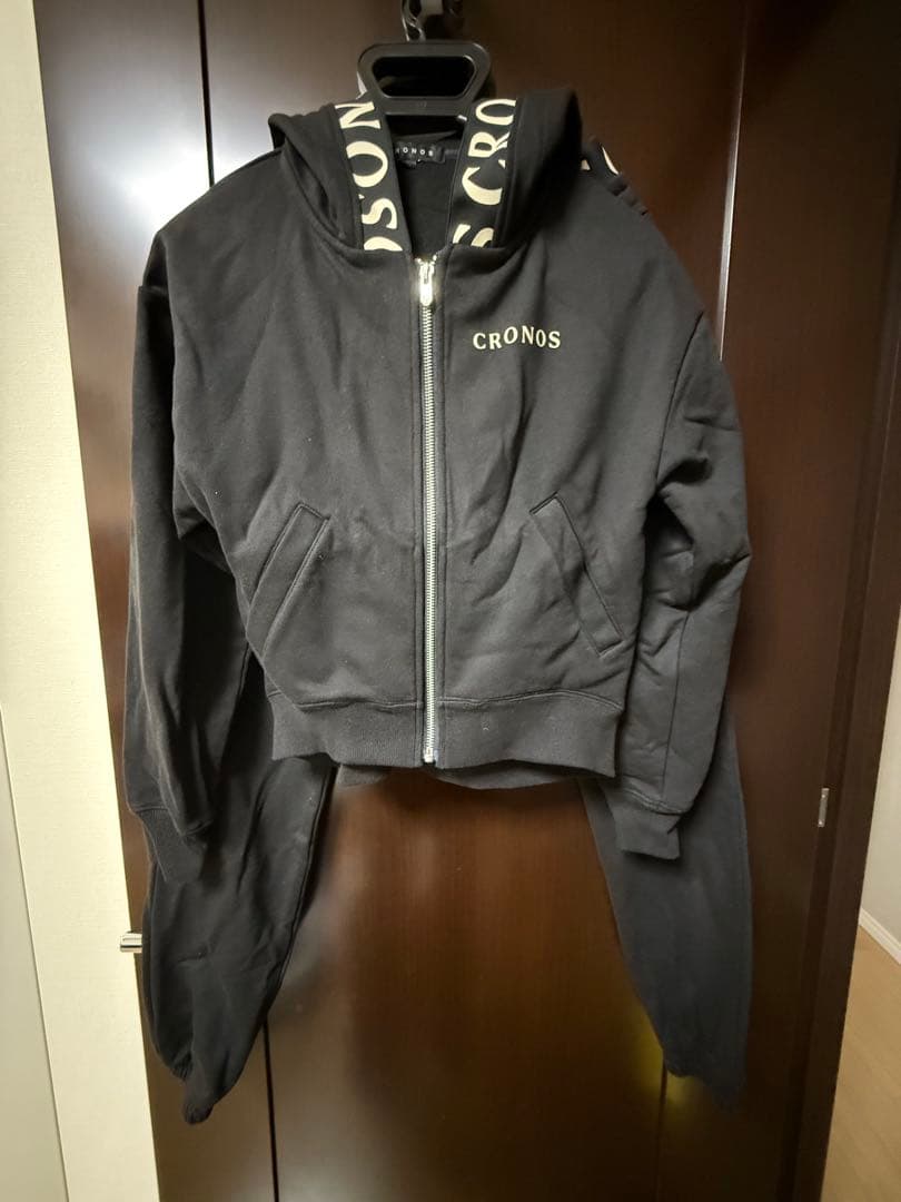 CRONOS ブラック フード付きパーカーとジョガーパンツセット