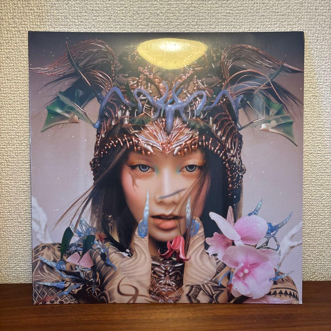 XG AWE The first HOWL US 限定 Vinyl Hinata