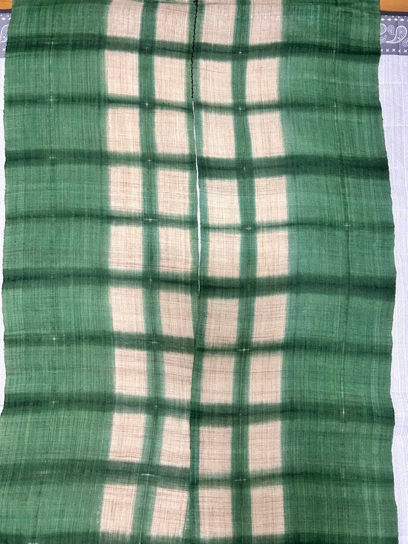 緑とベージュの格子柄の暖簾