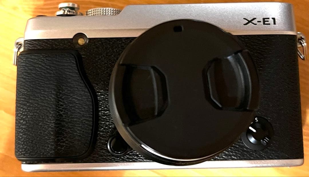 【箱付き美品】FUJIFILM X-E1 一眼レフカメラ　シルバー