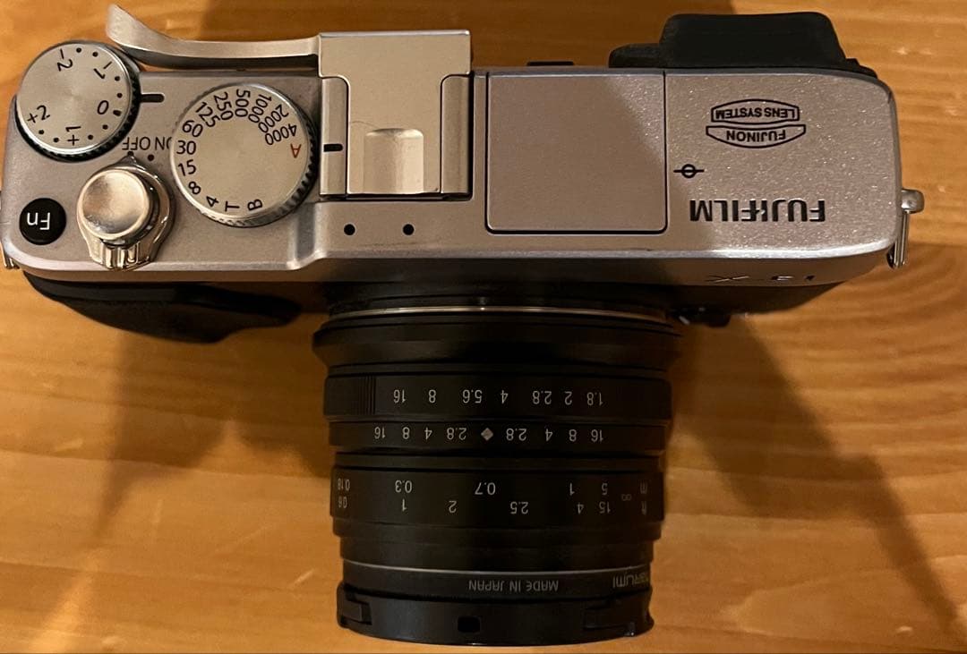 【箱付き美品】FUJIFILM X-E1 一眼レフカメラ　シルバー