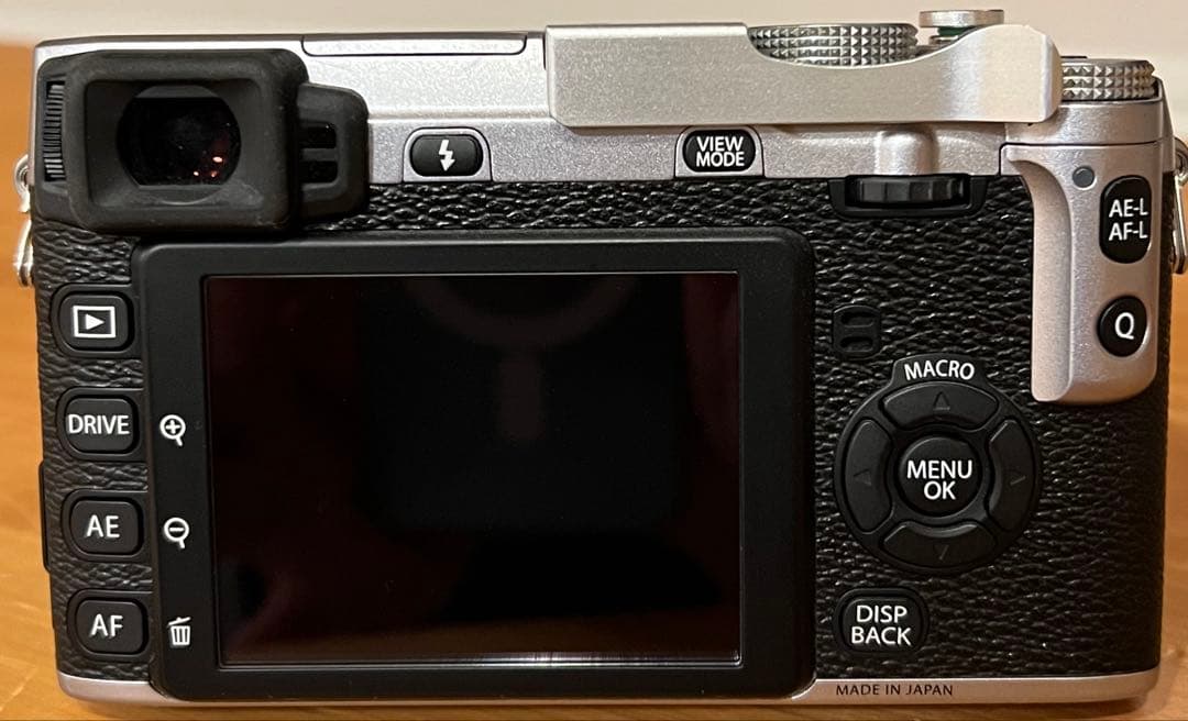 【箱付き美品】FUJIFILM X-E1 一眼レフカメラ　シルバー