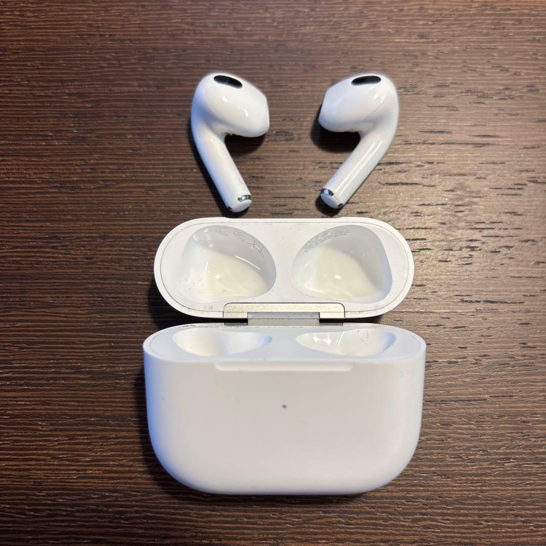 Apple直営店購入　MagSafe充電ケース付きAirPods（第3世代）