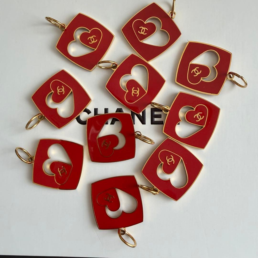 シャネル CHANEL 2026 バレンタイン レッド　限定チャーム 10個