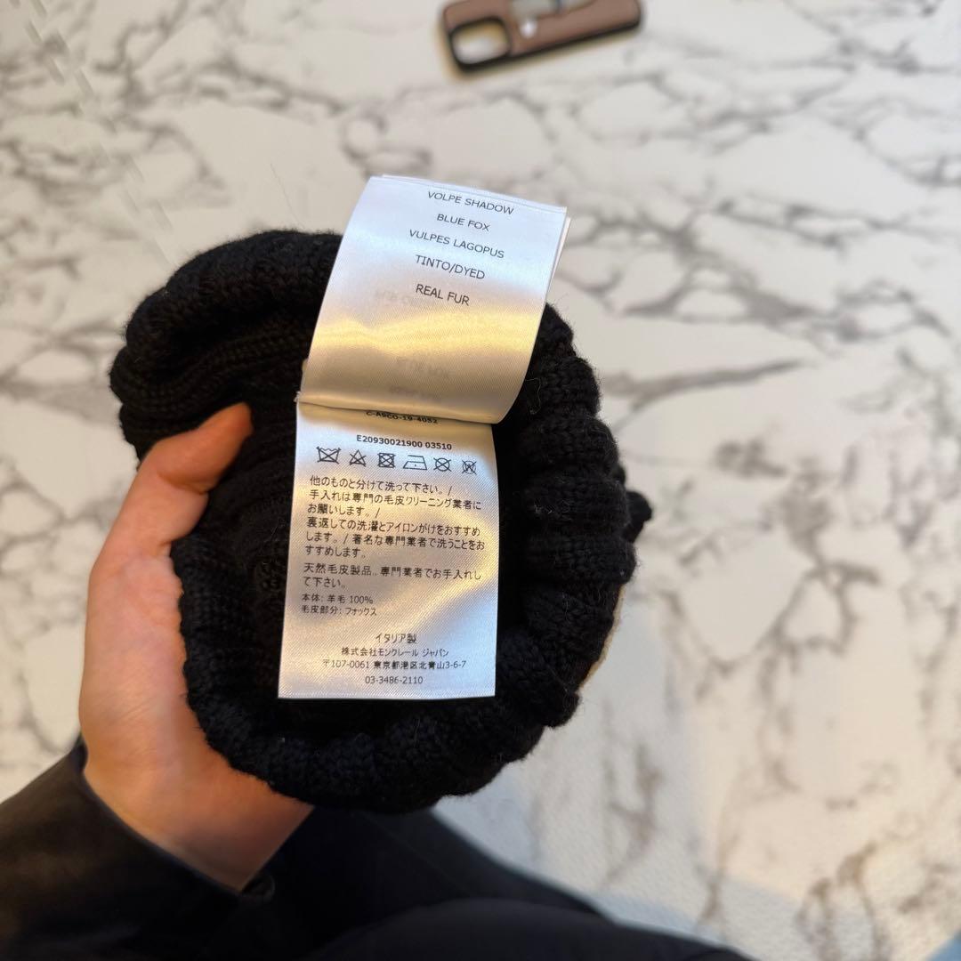 ち　　MONCLER ブラック ニット帽 ポンポン付き