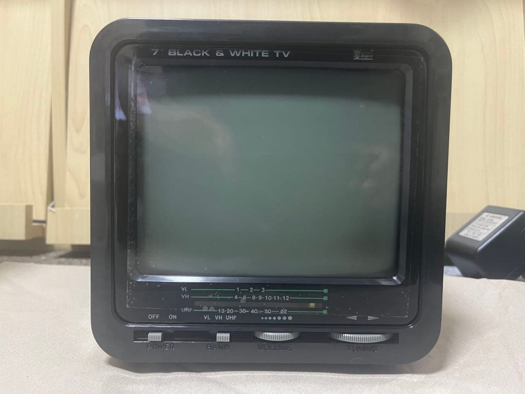 レトロ家電 充電式 7インチ白黒ブラウン管テレビEmperor BTV-700J