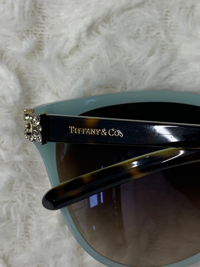 Tiffany & Co. キャットアイサングラス