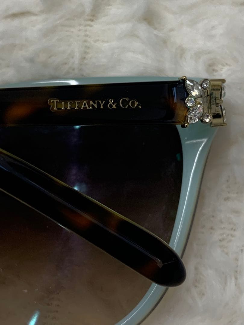 Tiffany & Co. キャットアイサングラス