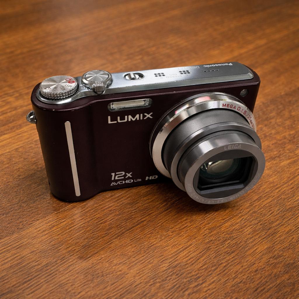 Panasonic LUMIX DMC-TZ7 コンパクトデジタルカメラ