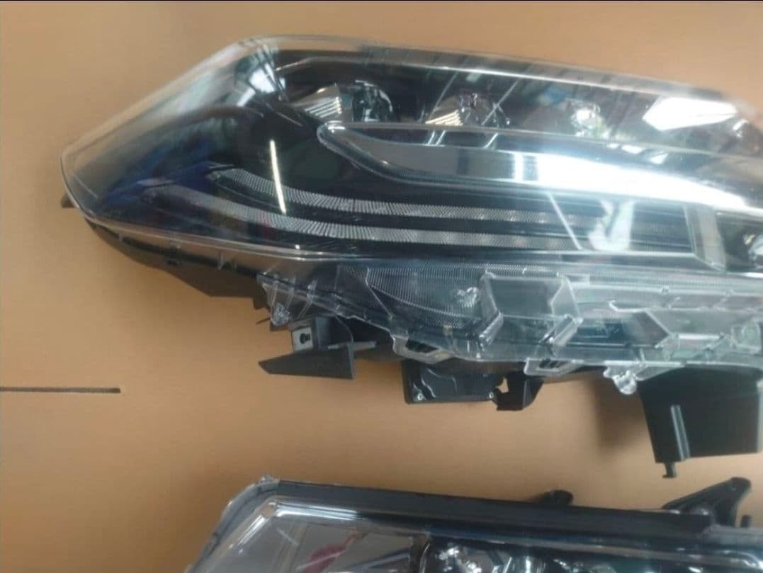 ３０後期 アルファード ３眼 LEDヘッドライト左　右　（ナ）