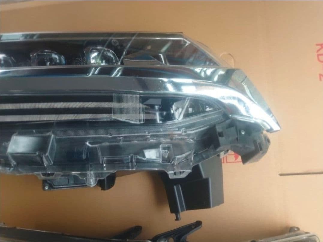 ３０後期 アルファード ３眼 LEDヘッドライト左　右　（ナ）