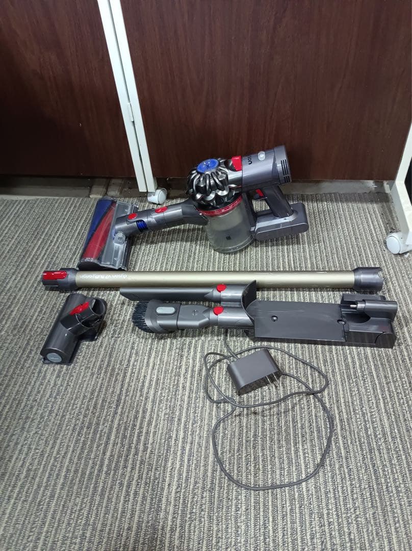 [八6461] ダイソン コードレスクリーナー SV11