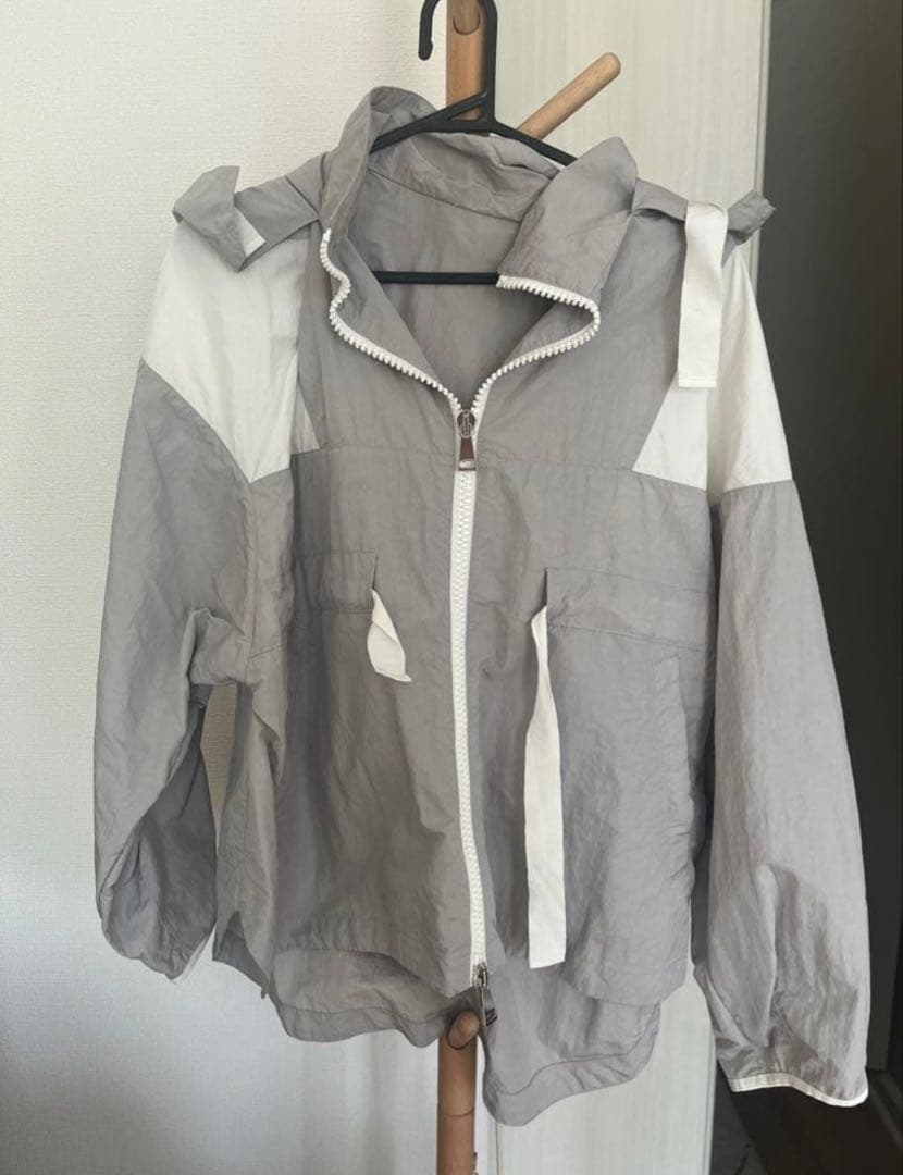 モンクレール　フード付きジャンパー グレー