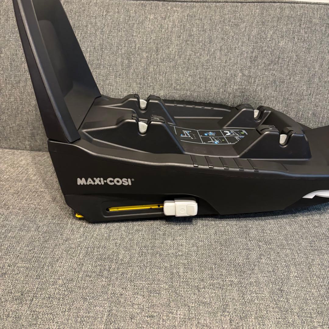 マキシコシ チャイルドシートベース ファミリーフィックス2