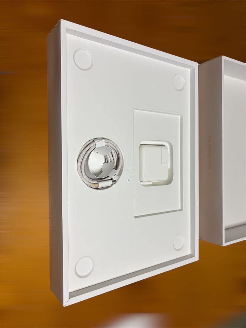 【美品】MacBook Air M2チップ 8GB 256GB スターライト