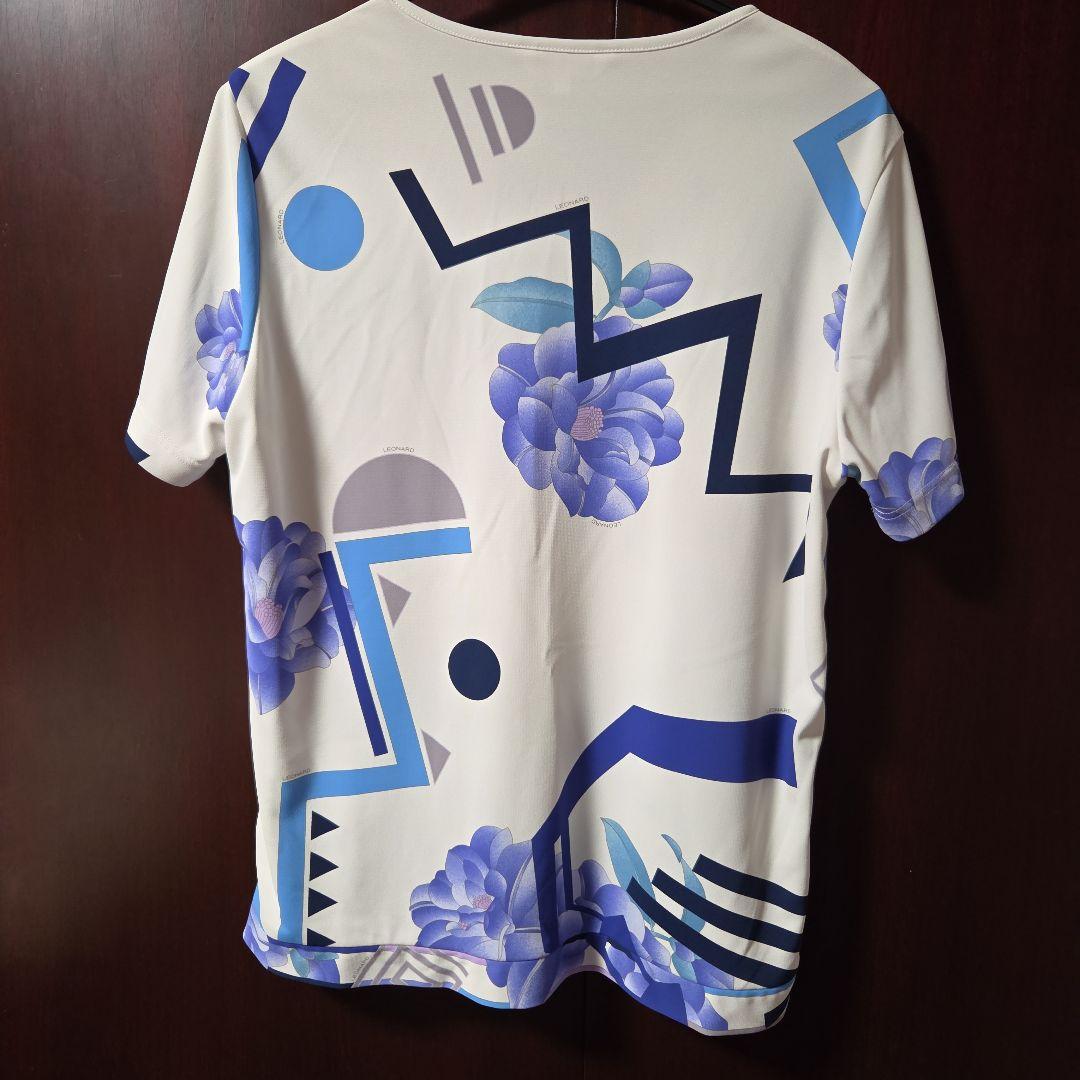 レオナール　44サイズ　清涼感のあるデザイン柄が素敵！！