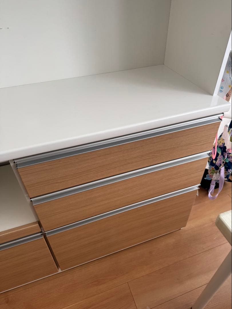 キッチン収納キャビネット