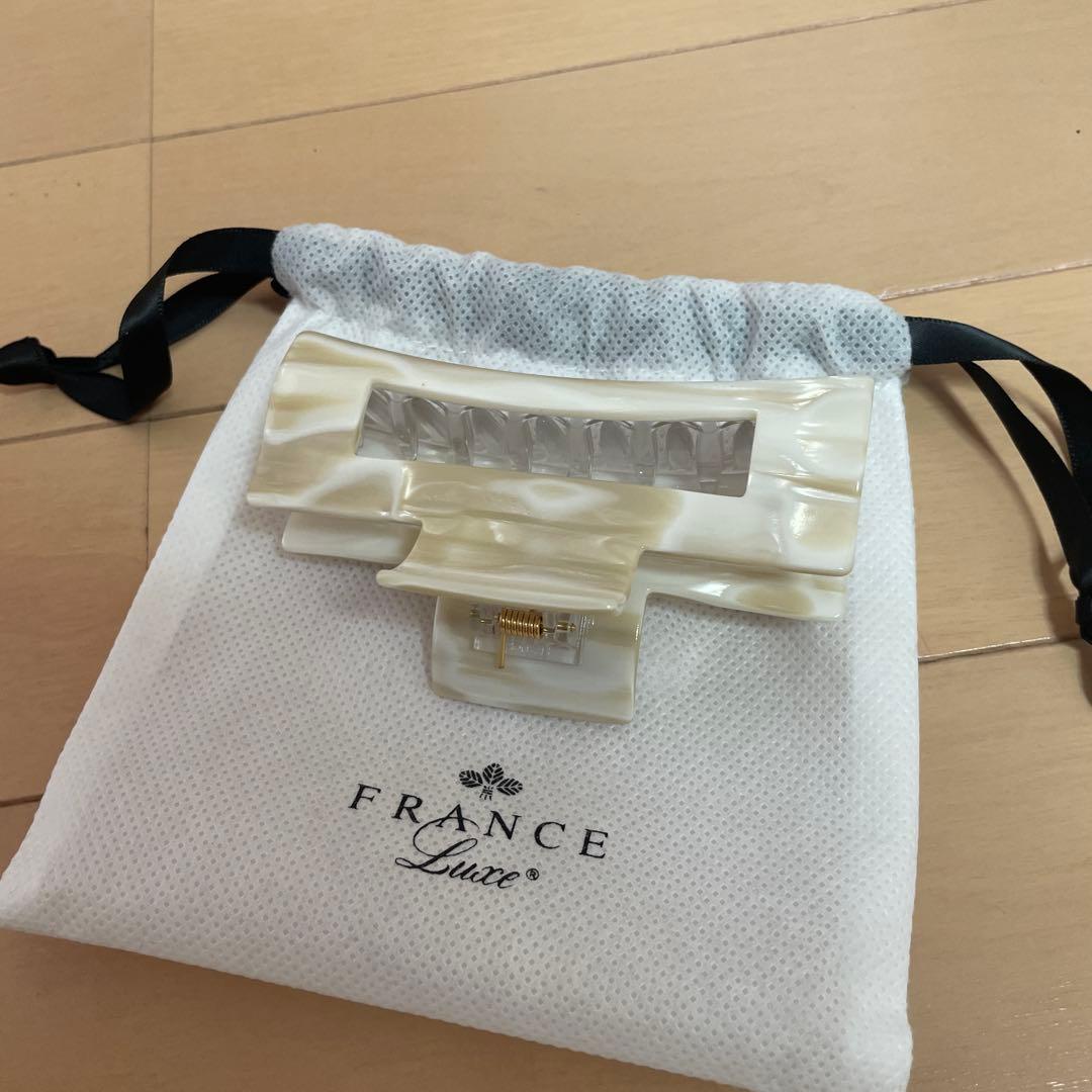 フランスラックス ラージカットアウトレクタングルジョー クリップ