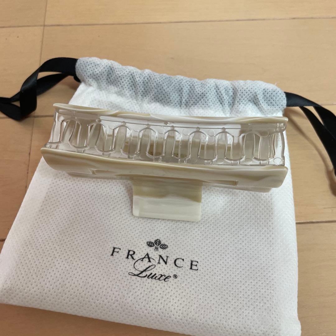 フランスラックス ラージカットアウトレクタングルジョー クリップ