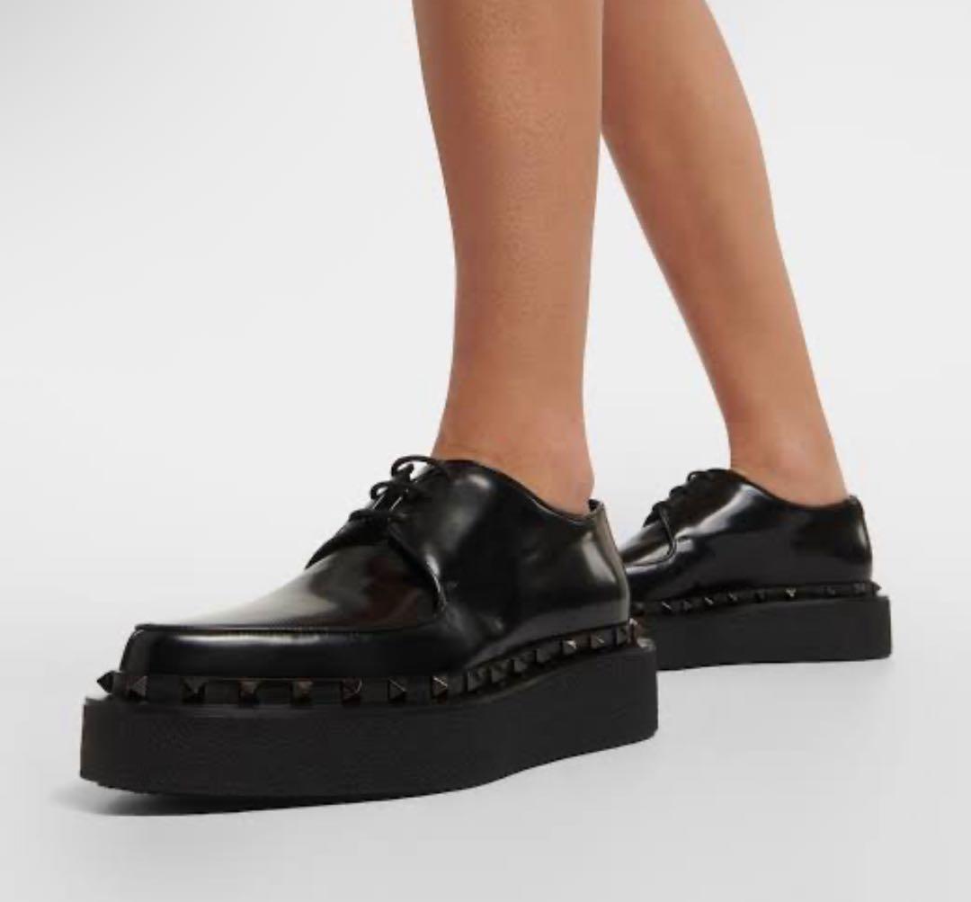 バレンティノ ロックスタッズ カーフスキン ダービーシューズ