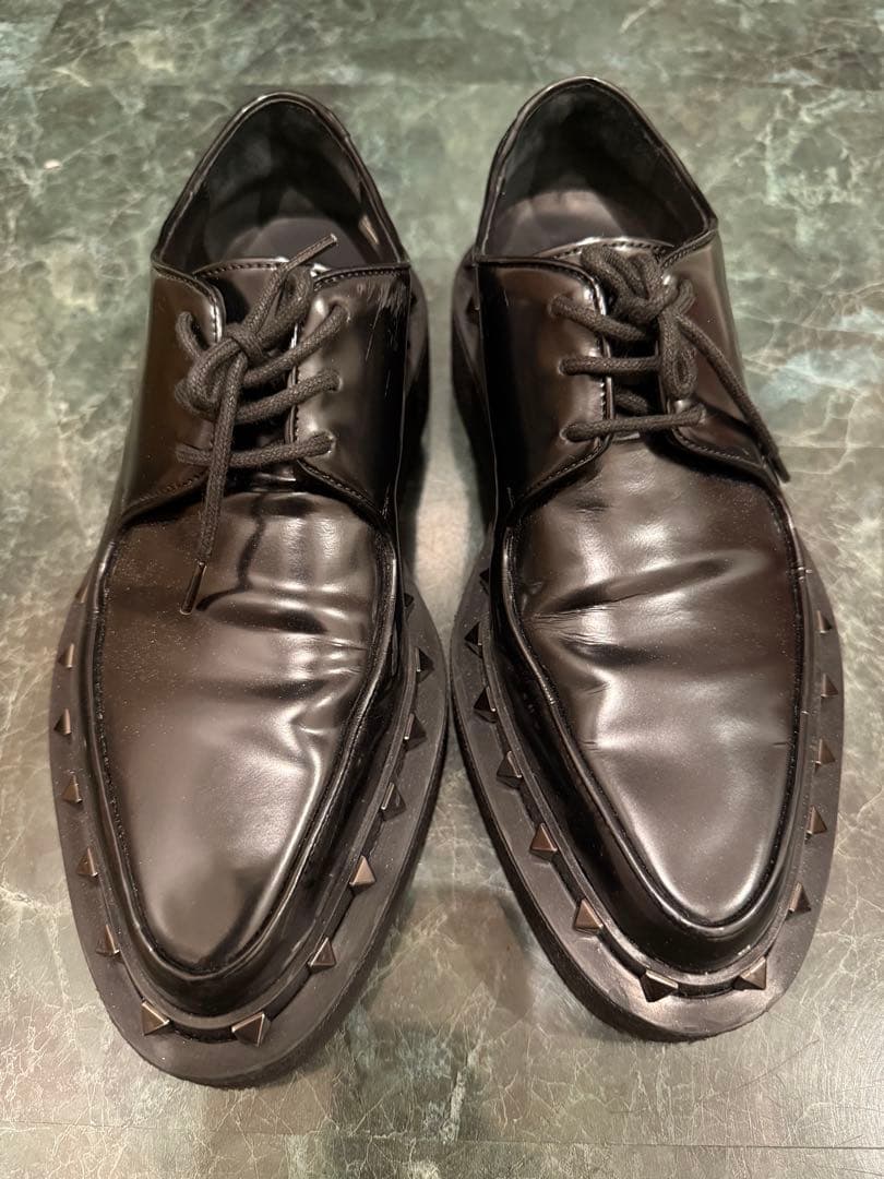 バレンティノ ロックスタッズ カーフスキン ダービーシューズ